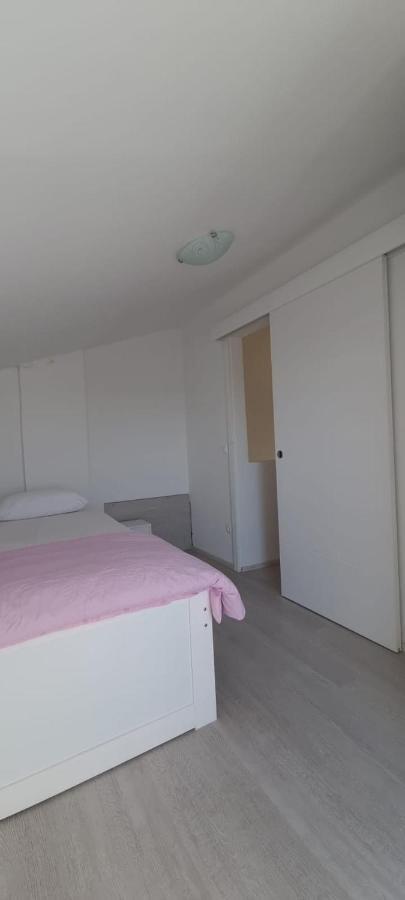 Apartmani Lanterna Krk Town Esterno foto