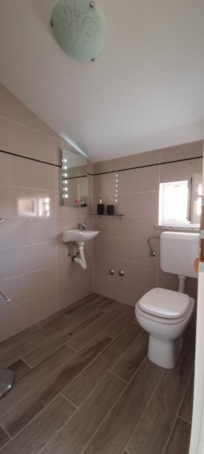 Apartmani Lanterna Krk Town Esterno foto